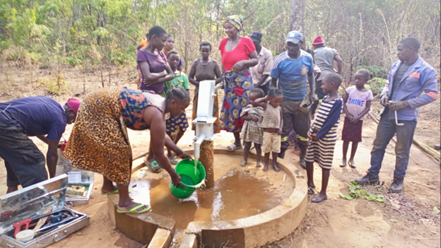 A community gets water from a newly-fixed borehole