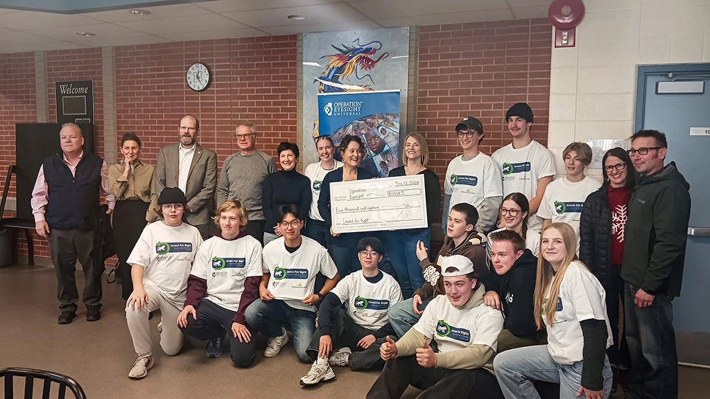 Students present fundraiser cheque to Operation Eyesight|Students present fundraiser cheque to Operation Eyesight